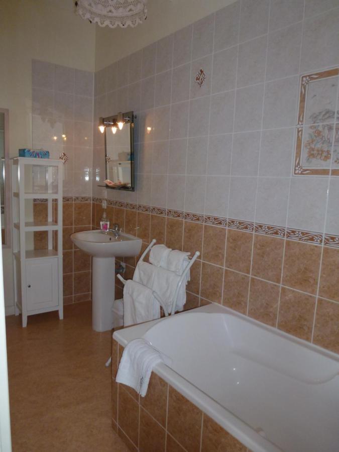 Le Logis De Faugerit Bed and Breakfast Frontenay-Rohan-Rohan Eksteriør billede